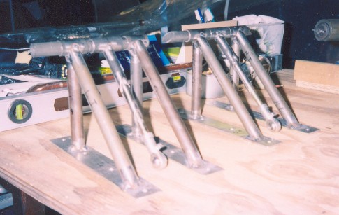 main wing gear struts