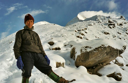 Looking up to Dendi and Mount Makalu, part-way up the south ridge