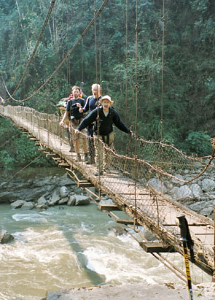 Suspension bridge over the Arun river