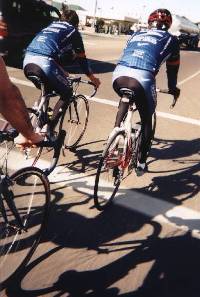 Lance and Roberto Heras take the lead through Buellton.