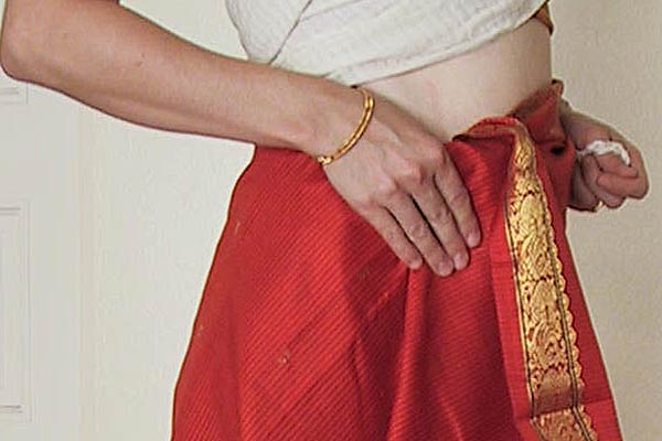 sari3.jpg (31098 bytes)