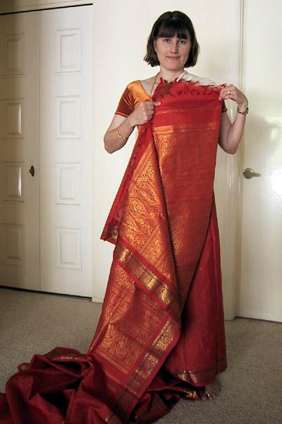 sari4.jpg (31497 bytes)
