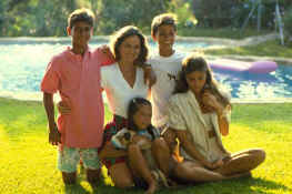 familyshot1a.jpg (29668 bytes)