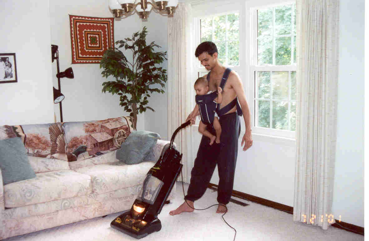 Gundu vacuuming