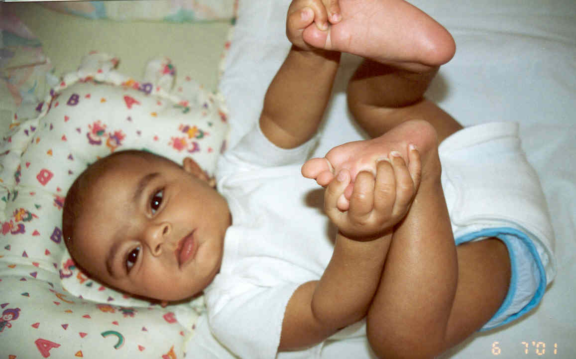 Gundu holding both feet on 6/7