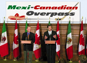 Chr�tien and Fox at the official unveiling.