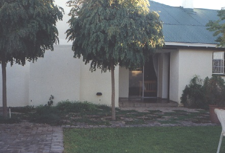 Dorpshuis Agterplaas.jpg (57308 bytes)