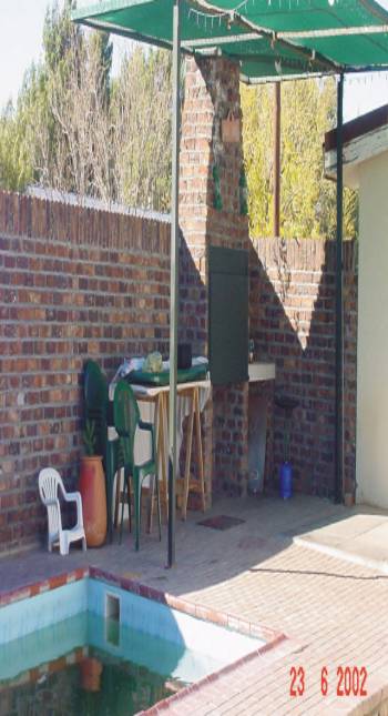 Kotzes swembad.jpg (39268 bytes)