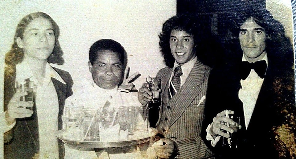 Miguel Angel Fernadez tercero desde la izquierda presente en el Concierto 1973 Uriah Heep-Fernando cristoforis y Tony Millian seguidores  de la musica de Uriah Hepp