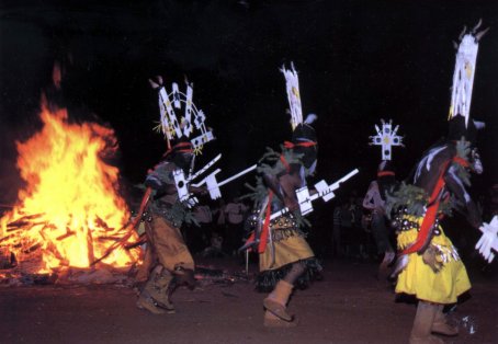 Picture by ©Rico Leffanta Mountain Spirit Dancers