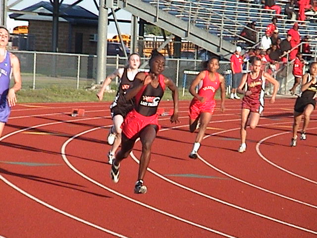 Shakethia pulling away in the 200