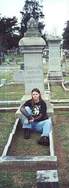 sarahsitting.jpg (11211 bytes)