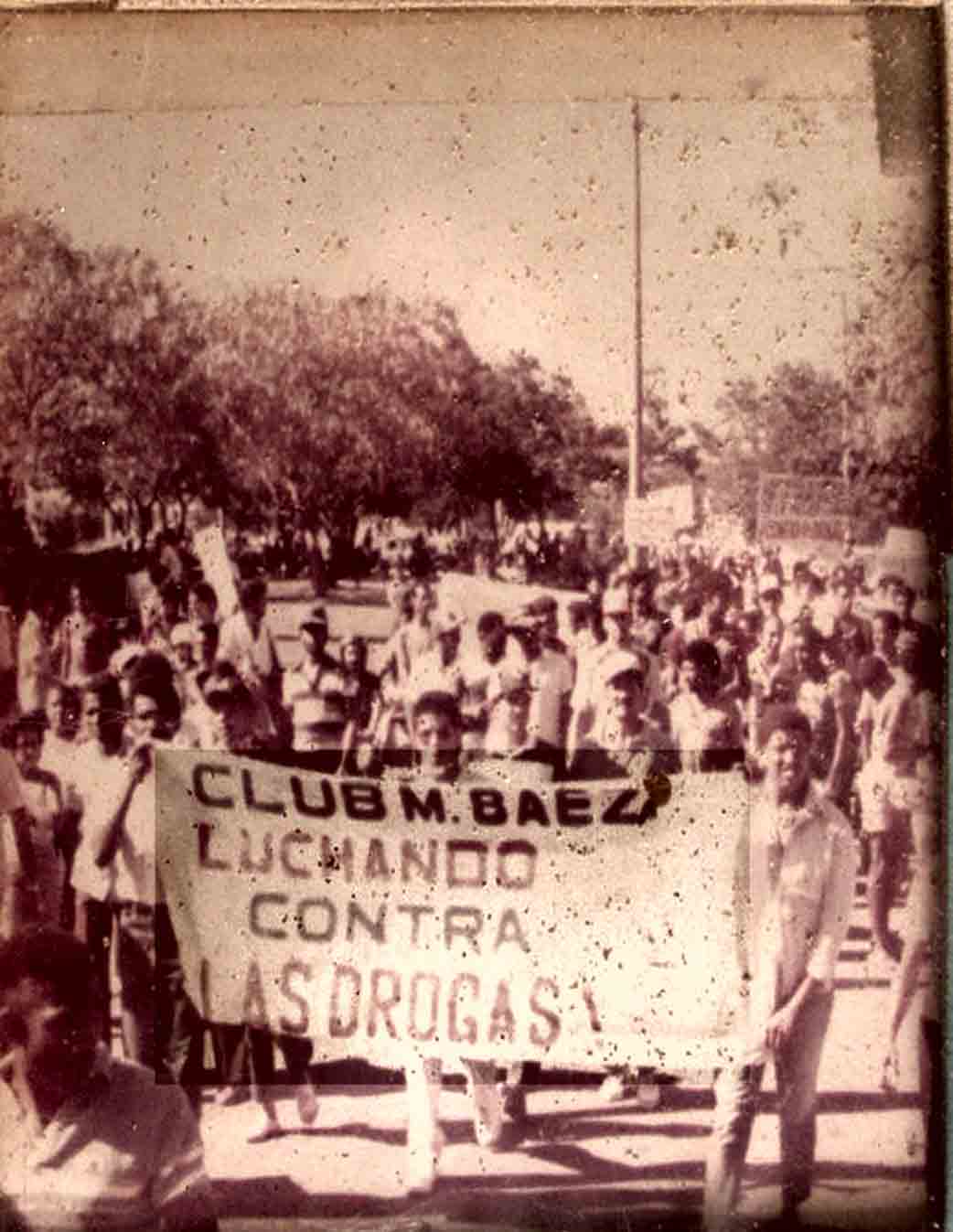 CLUB MAURICIO BAEZ PPARTICIPANTES MARCHA CONTRA LAS DROGAS COJPD A&Ntilde;O 1985