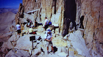 troyattrailcrest.JPG (38268 bytes)