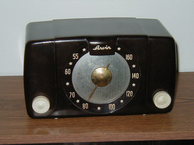 Arvin 450-TL AA5 Table Radio.