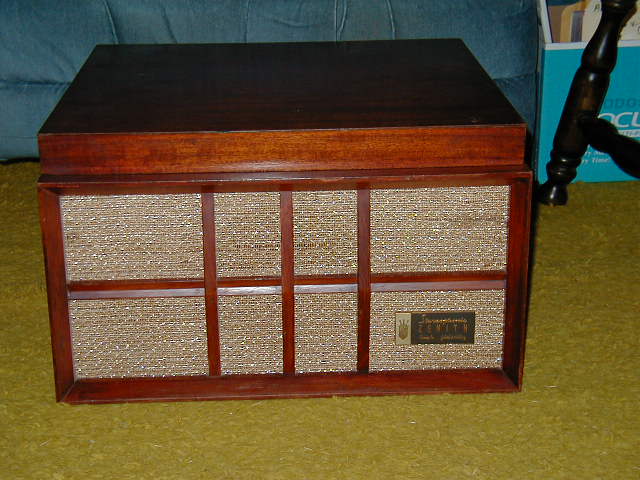 Cobramatic phonograph Front view.