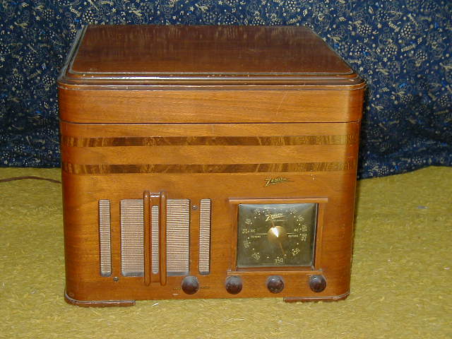 Zenith Radio-Phonograph Front view.