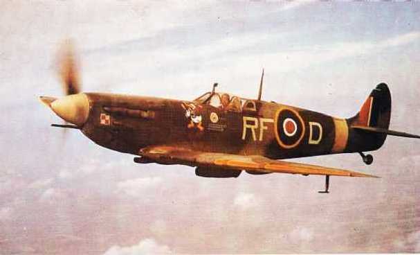 Spitfire IX com a pintura da 303a. Esquadrilha, a Polonesa, que formada por refugiados teve maior destaque entre os estrangeiros na RAF.