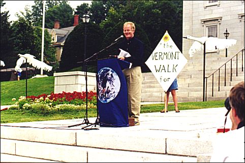 Jonathan Schell addresses the crowd