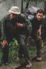 M.Caine y B. Fraser en "El Americano"