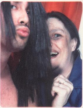 hallow2kn.JPG (24253 bytes)