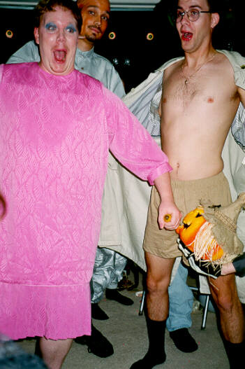 hallow99b2.JPG (39629 bytes)