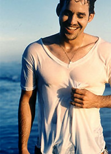 picture/Xander_wet_shirt.jpg (36099 bytes)
