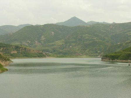 Datong Xuankong Temple Lake