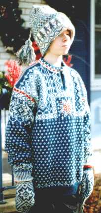 Norwegian medallion sweater with matching mittens and dubbelmossa