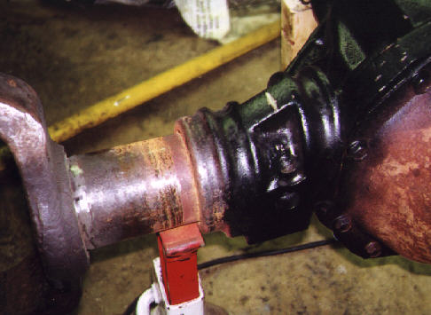 You can see the U-bolt seats on top of the housing