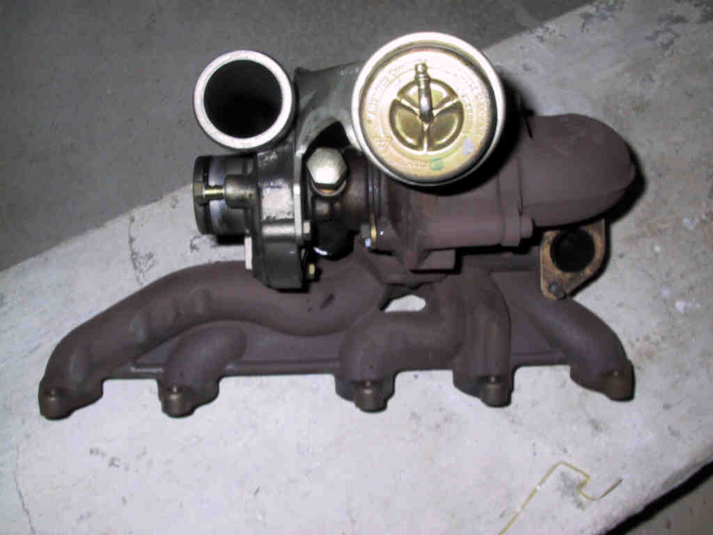 Exhaust manifold with turbo