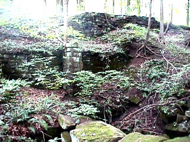 Building1.jpg (86988 bytes)