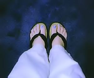 OH LOOK ... it's my feet!