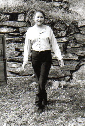 yesmin4.jpg (55672 bytes)