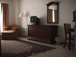 TLAqqkn3.jpg (16654 bytes)