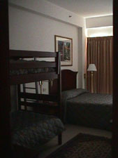 TLAsuitebed.jpg (11471 bytes)