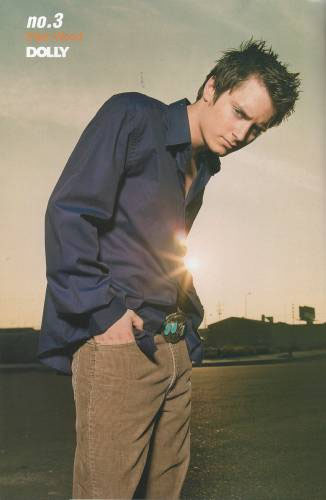 a sunlit beach with elijah wood, wut more could a girl want?!
